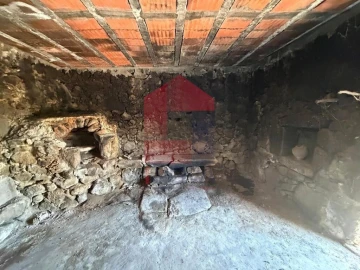 Moradia T2 para Venda em Pico de Regalados, Gondiães e Mós