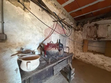 Moradia T2 para Venda em Pico de Regalados, Gondiães e Mós