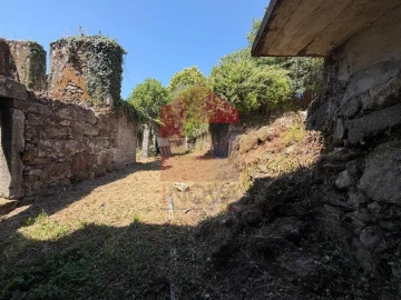 Moradia T2 para Venda em Pico de Regalados, Gondiães e Mós