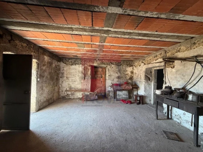 Moradia T2 para Venda em Pico de Regalados, Gondiães e Mós Foto 2