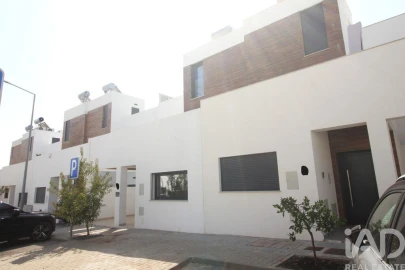 Moradia T3 para Venda em Moncarapacho e Fuseta
