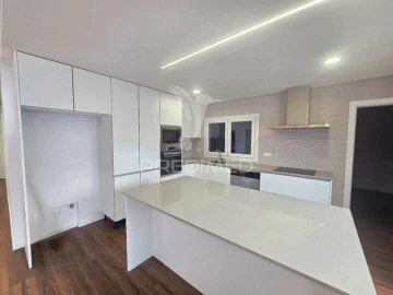 Moradia T4 para Venda em Fernao Ferro