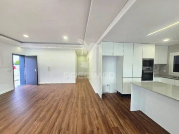 Moradia T4 para Venda em Fernao Ferro