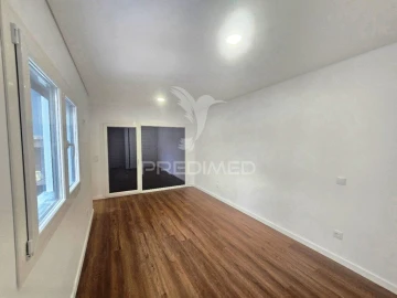 Moradia T4 para Venda em Fernao Ferro
