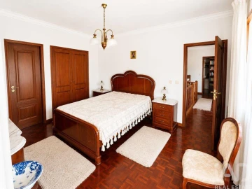 Moradia T4 para Venda em Santa Marta de Portuzelo