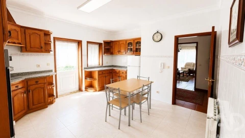 Moradia T4 para Venda em Santa Marta de Portuzelo