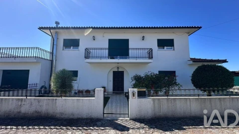 Moradia T4 para Venda em Santa Marta de Portuzelo
