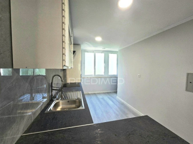 Apartamento T2 para Venda em Benfica Foto 3