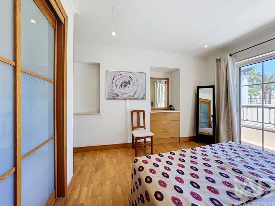 Apartamento T2 para Venda em Quarteira Foto 8