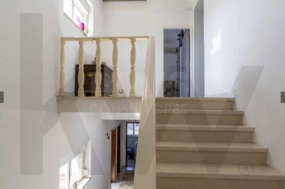 Moradia T4 para Venda em Ramada e Caneças
