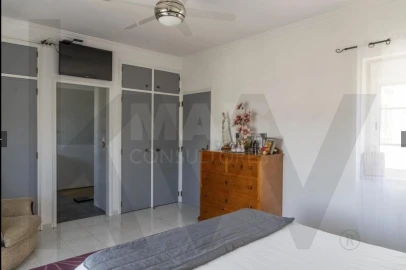 Moradia T4 para Venda em Ramada e Caneças