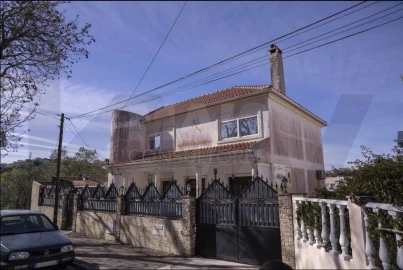 Moradia T4 para Venda em Ramada e Caneças