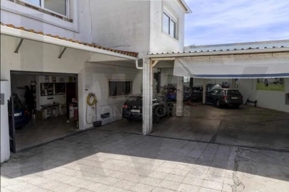 Moradia T4 para Venda em Ramada e Caneças