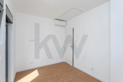 Moradia T5 para Arrendamento em Carcavelos e Parede