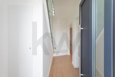 Moradia T5 para Arrendamento em Carcavelos e Parede