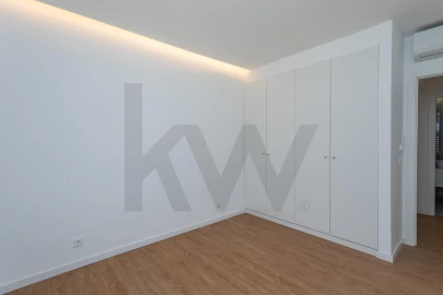 Moradia T5 para Arrendamento em Carcavelos e Parede
