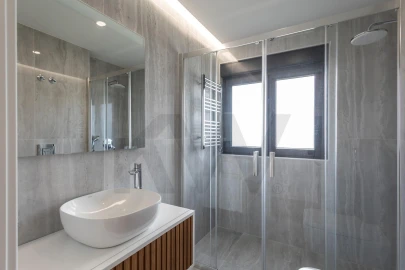 Moradia T5 para Arrendamento em Carcavelos e Parede