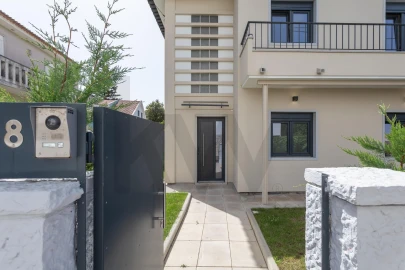 Moradia T5 para Arrendamento em Carcavelos e Parede