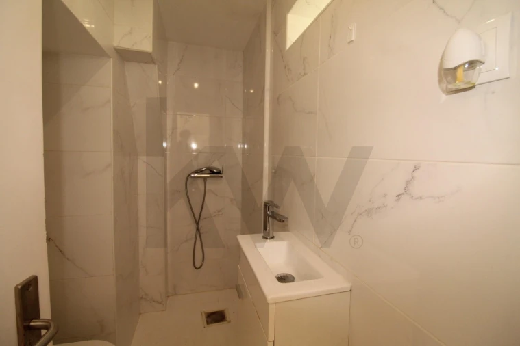 Apartamento T1 para Venda em São Vicente Foto 11