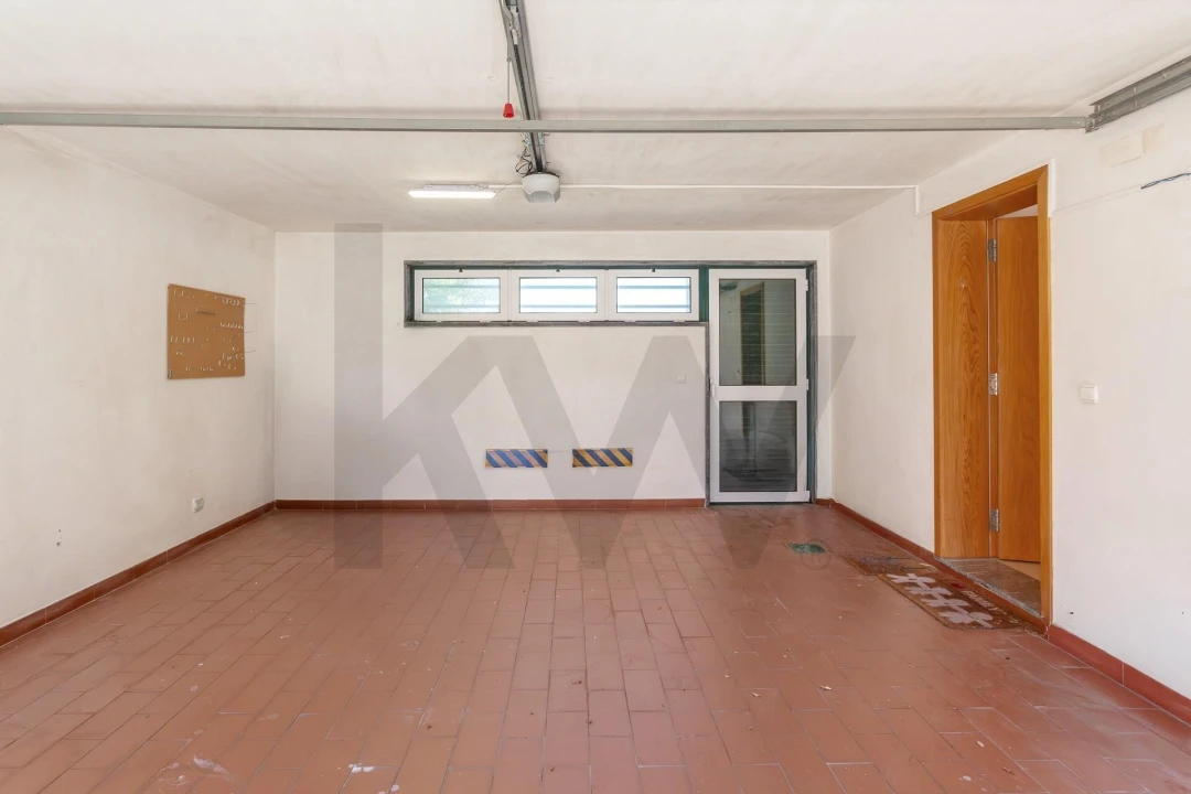 Moradia T4 para Arrendamento em Barcarena Foto 45
