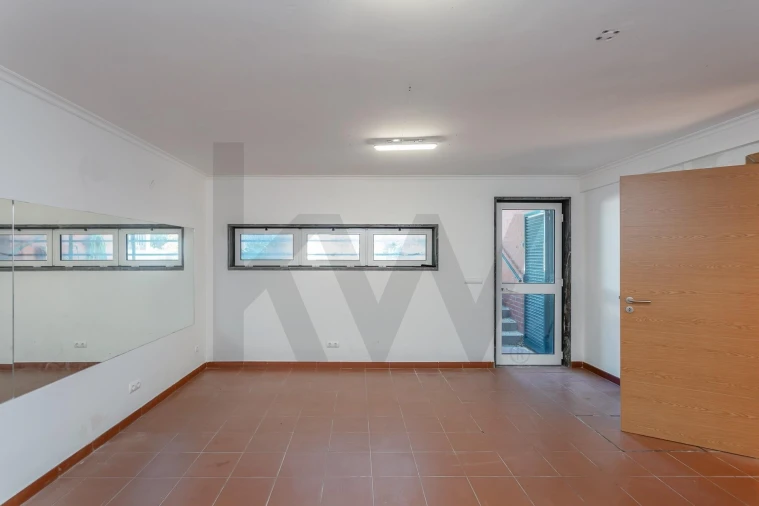 Moradia T4 para Arrendamento em Barcarena Foto 44