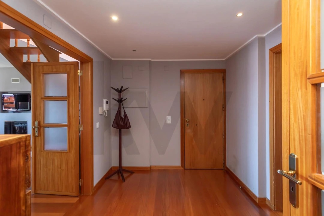 Apartamento T2 para Venda em São Domingos de Rana Foto 2
