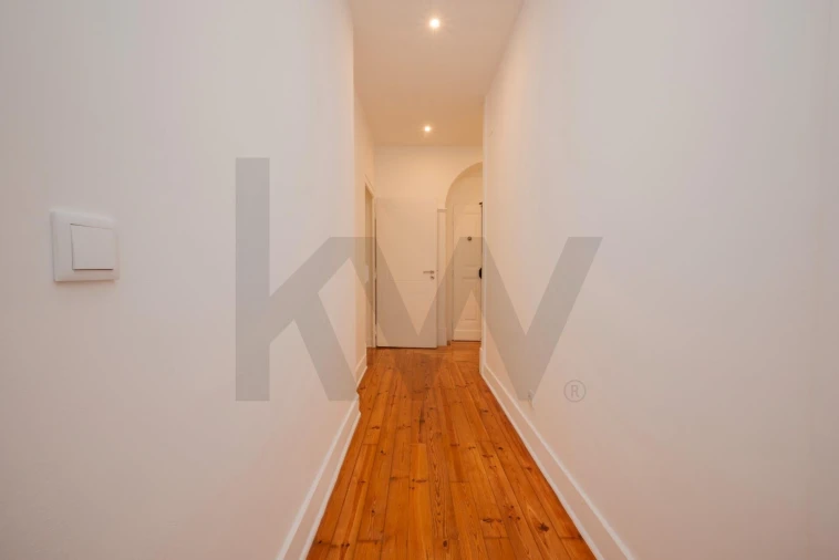 Apartamento T1 para Arrendamento em Santo António Foto 11