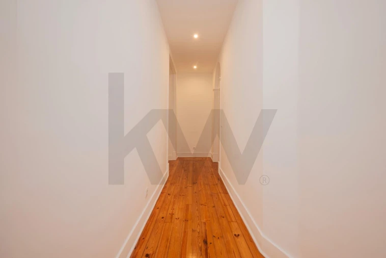 Apartamento T1 para Arrendamento em Santo António Foto 4