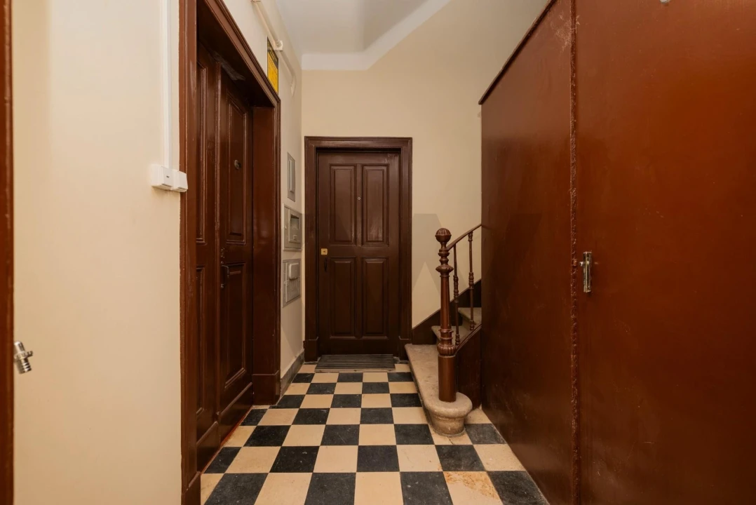 Apartamento T1 para Arrendamento em Santo António Foto 2