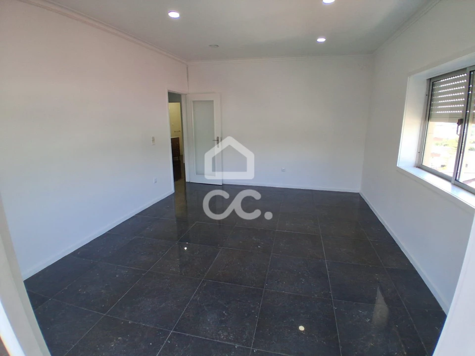 Apartamento T3 para Venda em Fânzeres e São Pedro da Cova Foto 9