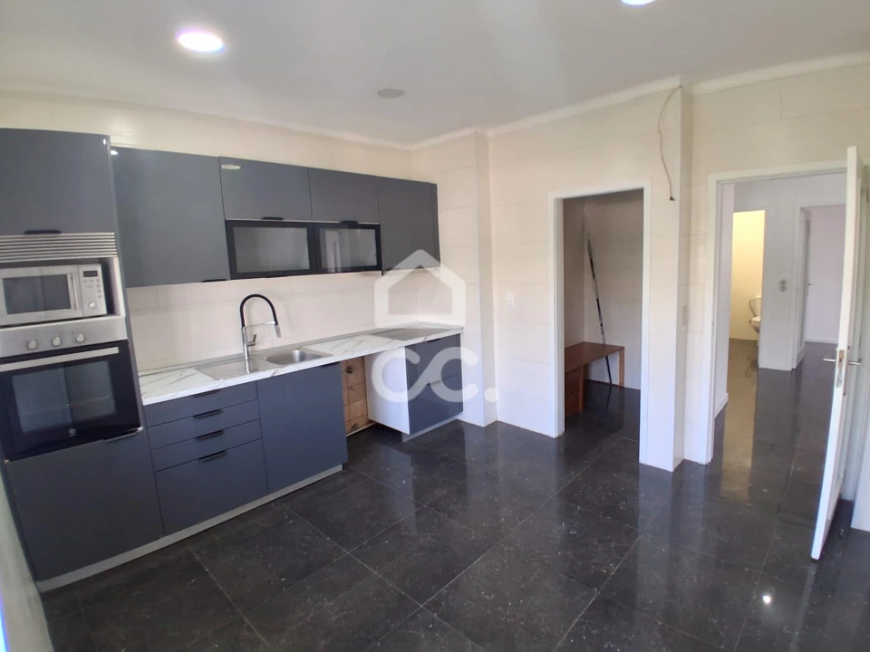 Apartamento T3 para Venda em Fânzeres e São Pedro da Cova Foto 2