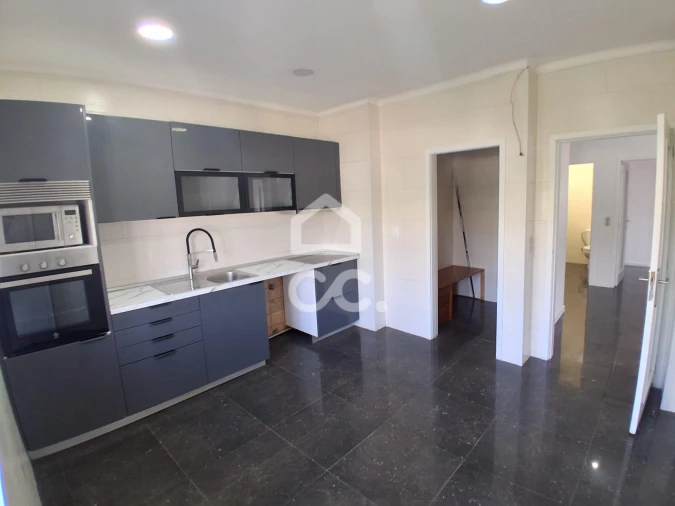 Apartamento T3 para Venda em Fânzeres e São Pedro da Cova Foto 2