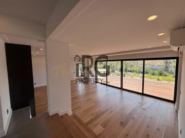 Moradia T5 para Venda em Quarteira