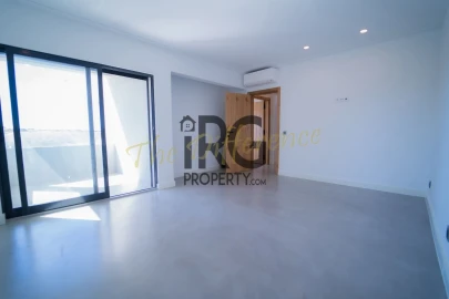 Moradia T5 para Venda em Quarteira