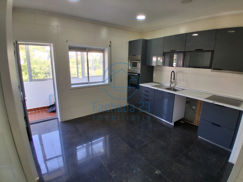 Apartamento T3 para Venda em Fânzeres e São Pedro da Cova Foto 2