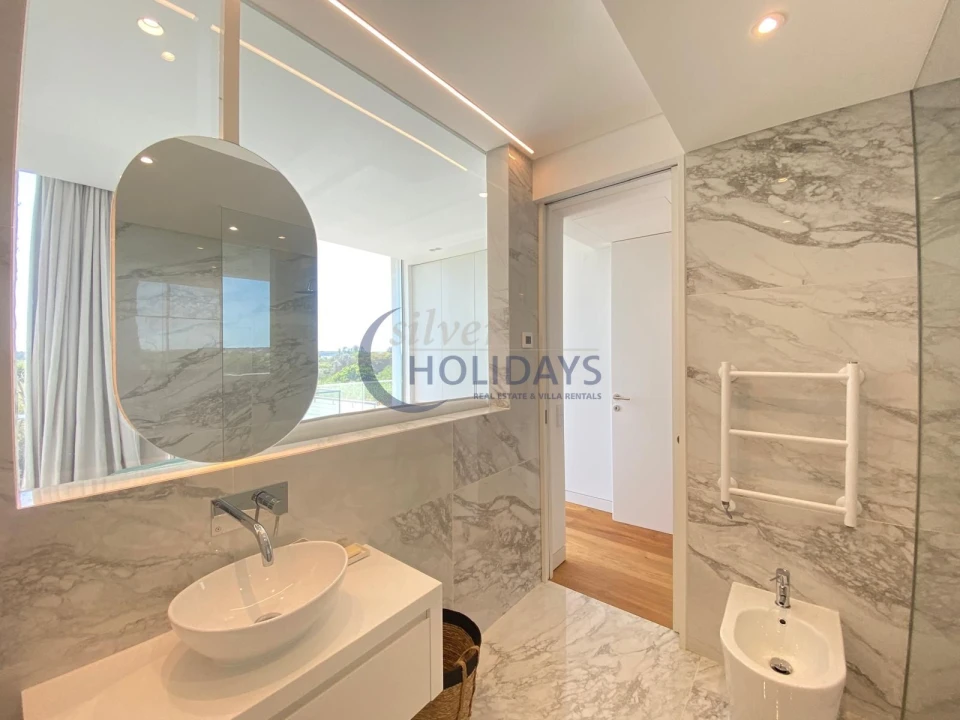 Apartamento T3 para Arrendamento férias em Quarteira Foto 26