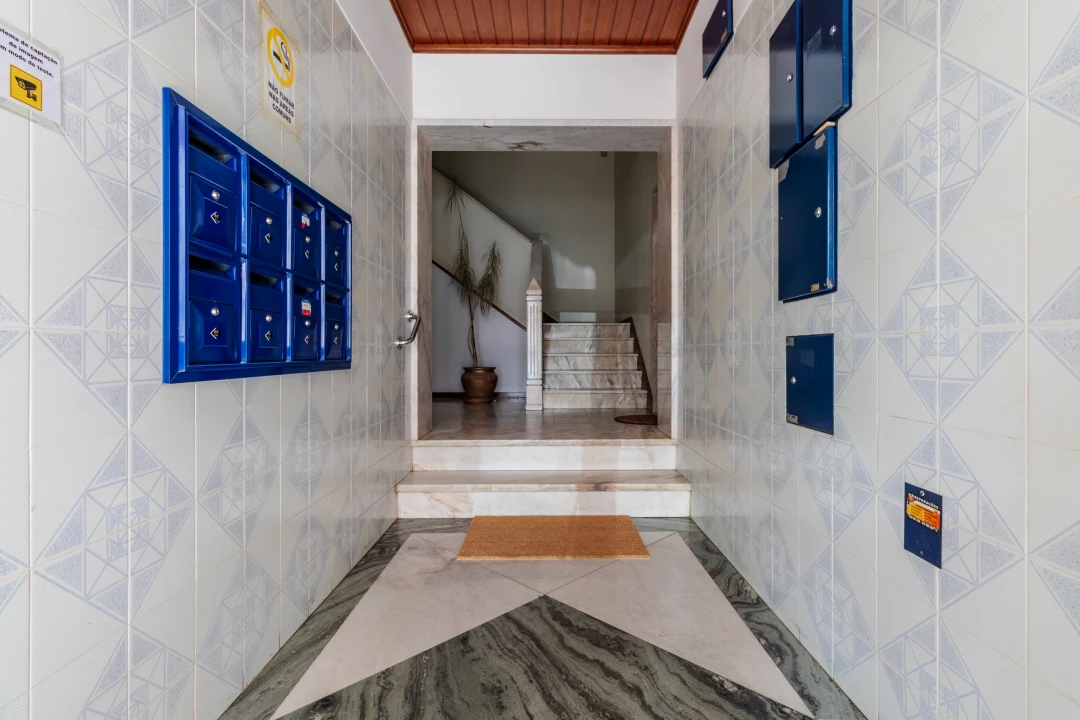 Apartamento T2 para Venda em Algueirão-Mem Martins Foto 2