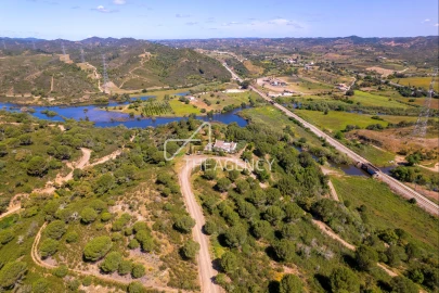 Quinta para Venda em São Bartolomeu de Messines