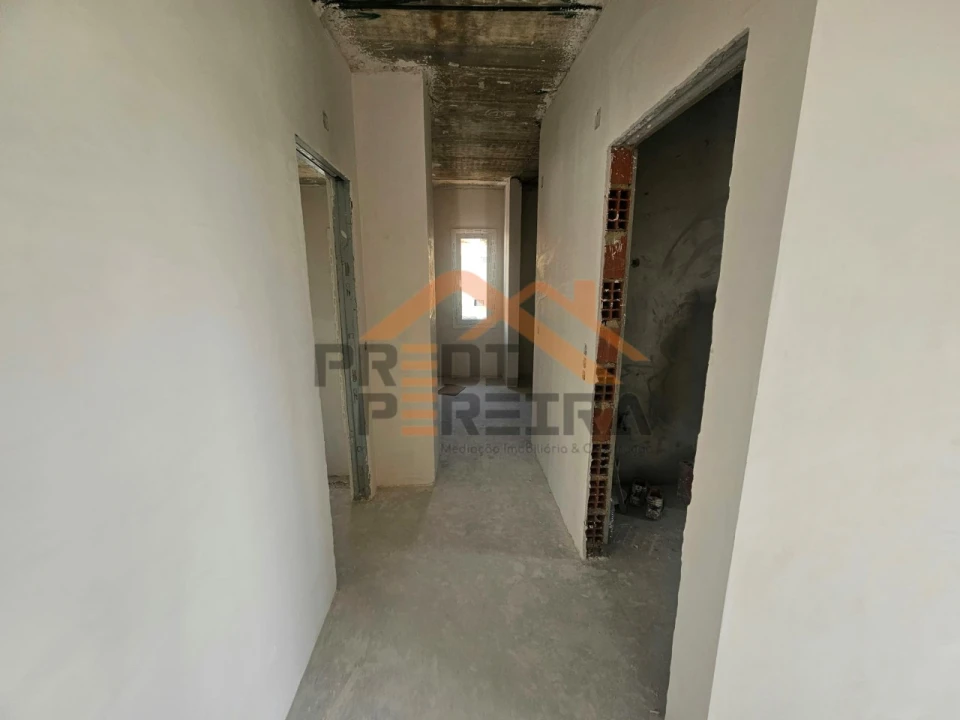 Moradia T4 para Venda em Pontinha e Famões Foto 4