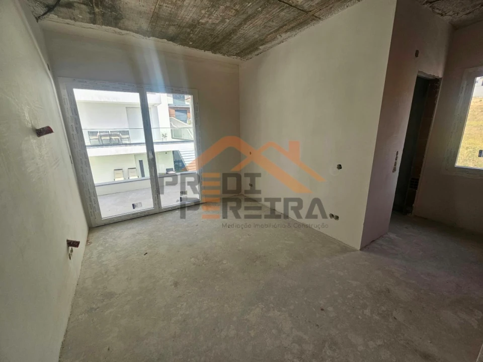 Moradia T4 para Venda em Pontinha e Famões Foto 6