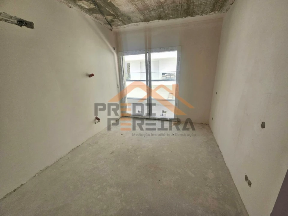 Moradia T4 para Venda em Pontinha e Famões Foto 7
