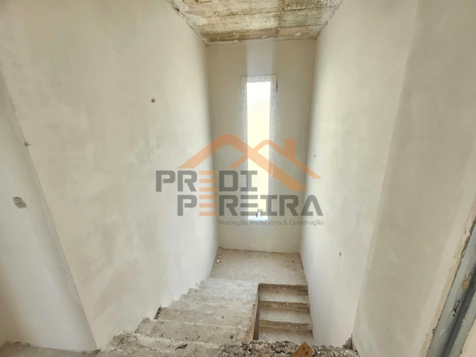 Moradia T4 para Venda em Pontinha e Famões Foto 10