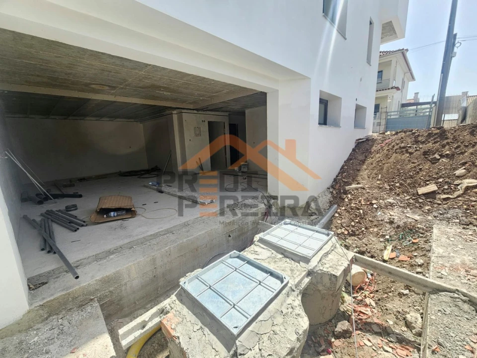 Moradia T4 para Venda em Pontinha e Famões Foto 14