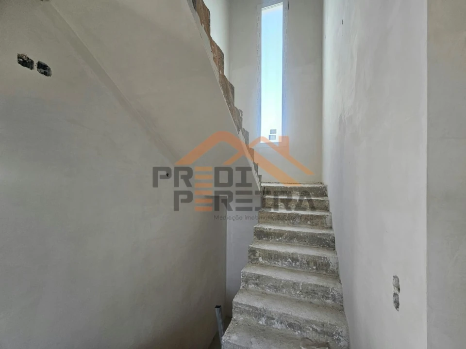 Moradia T4 para Venda em Pontinha e Famões Foto 15