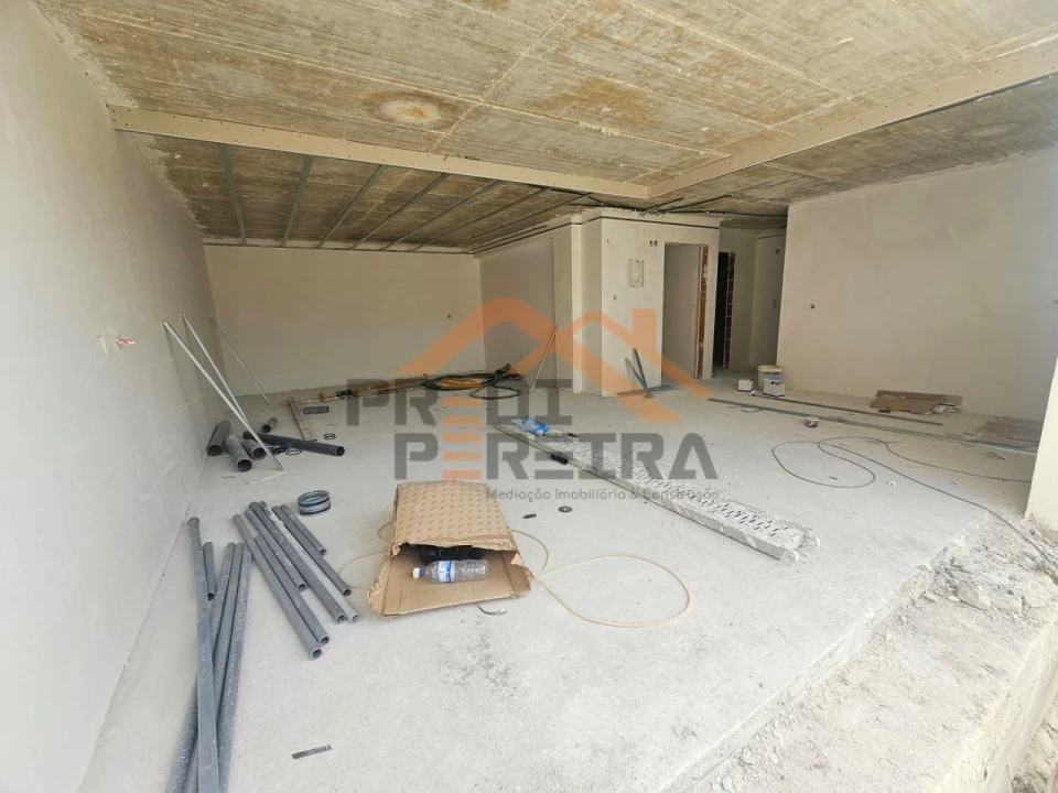Moradia T4 para Venda em Pontinha e Famões Foto 16
