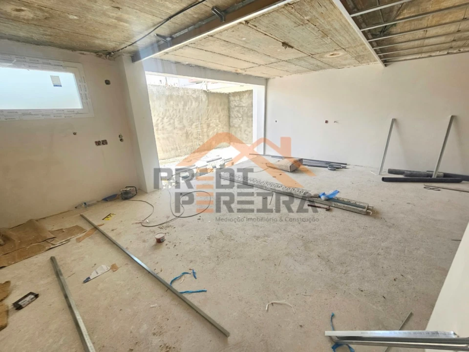Moradia T4 para Venda em Pontinha e Famões Foto 23