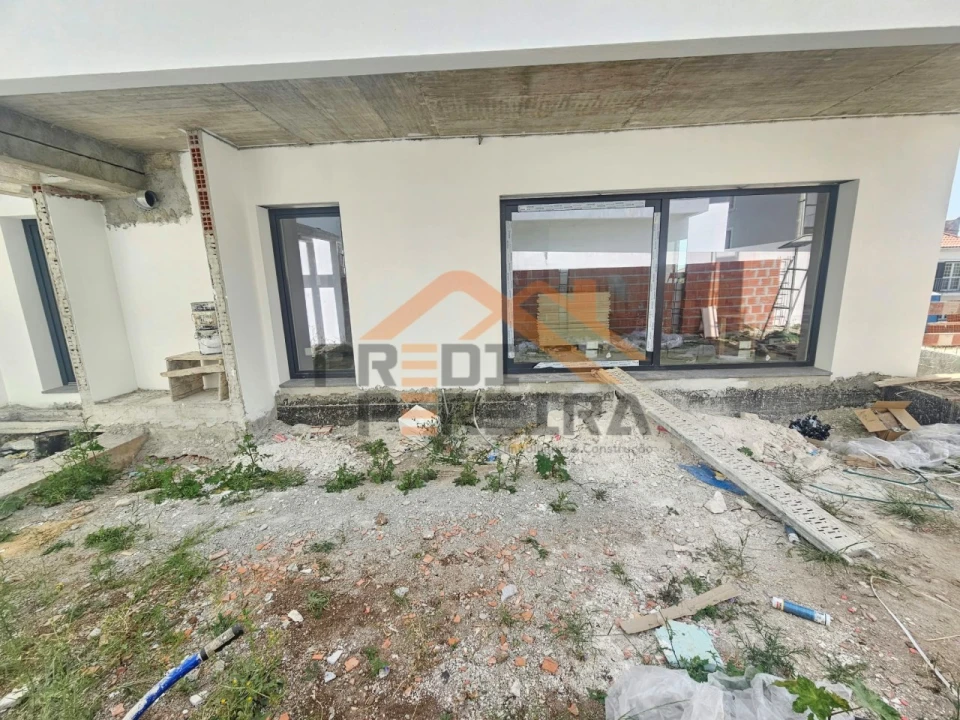 Moradia T4 para Venda em Pontinha e Famões Foto 25