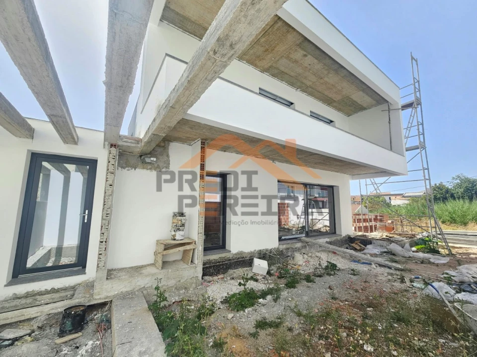 Moradia T4 para Venda em Pontinha e Famões Foto 26