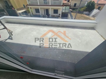 Moradia T4 para Venda em Pontinha e Famões