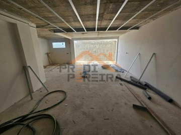 Moradia T4 para Venda em Pontinha e Famões